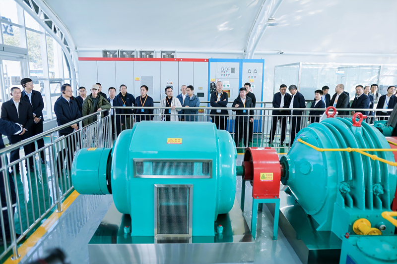 图为调研专精特新设备现场。受访方供图